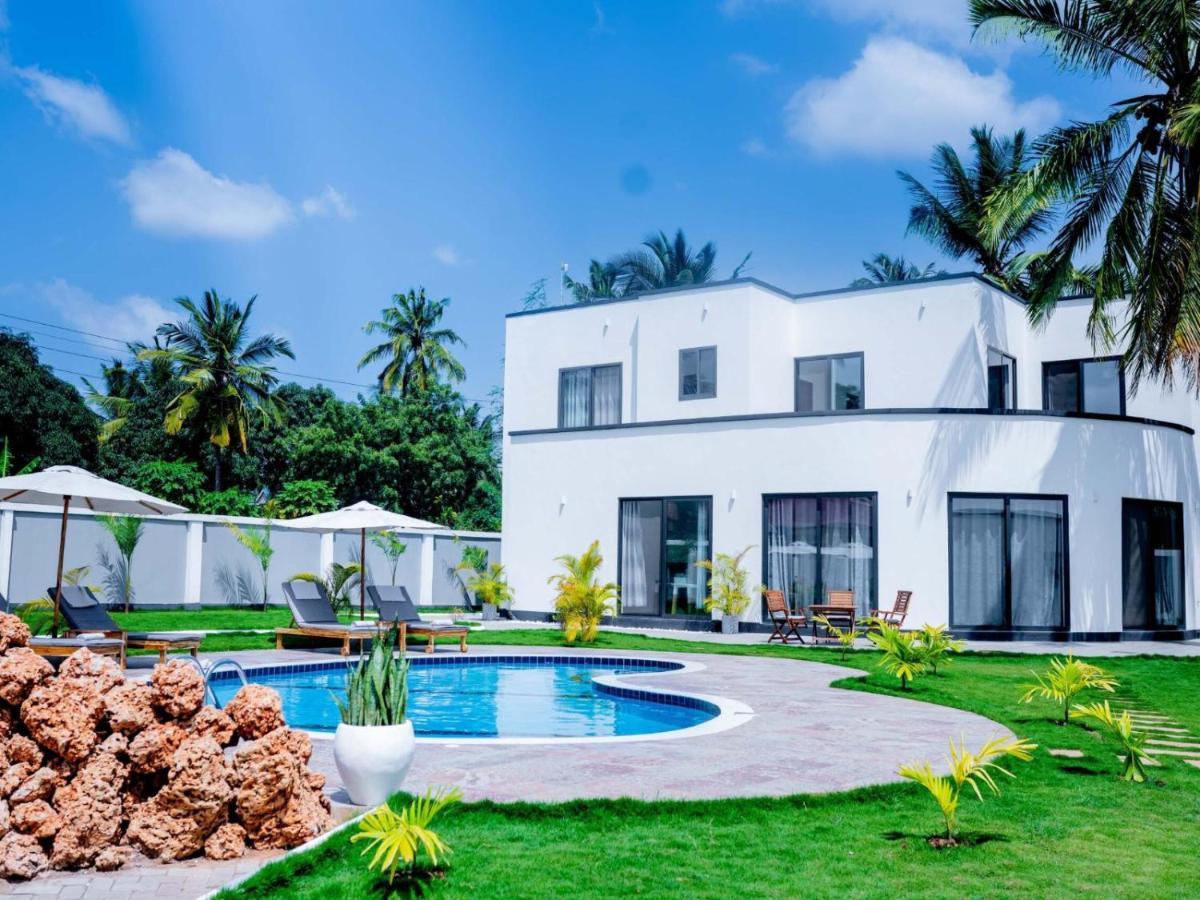 Homeland Bro Dar es Salaam Buitenkant foto