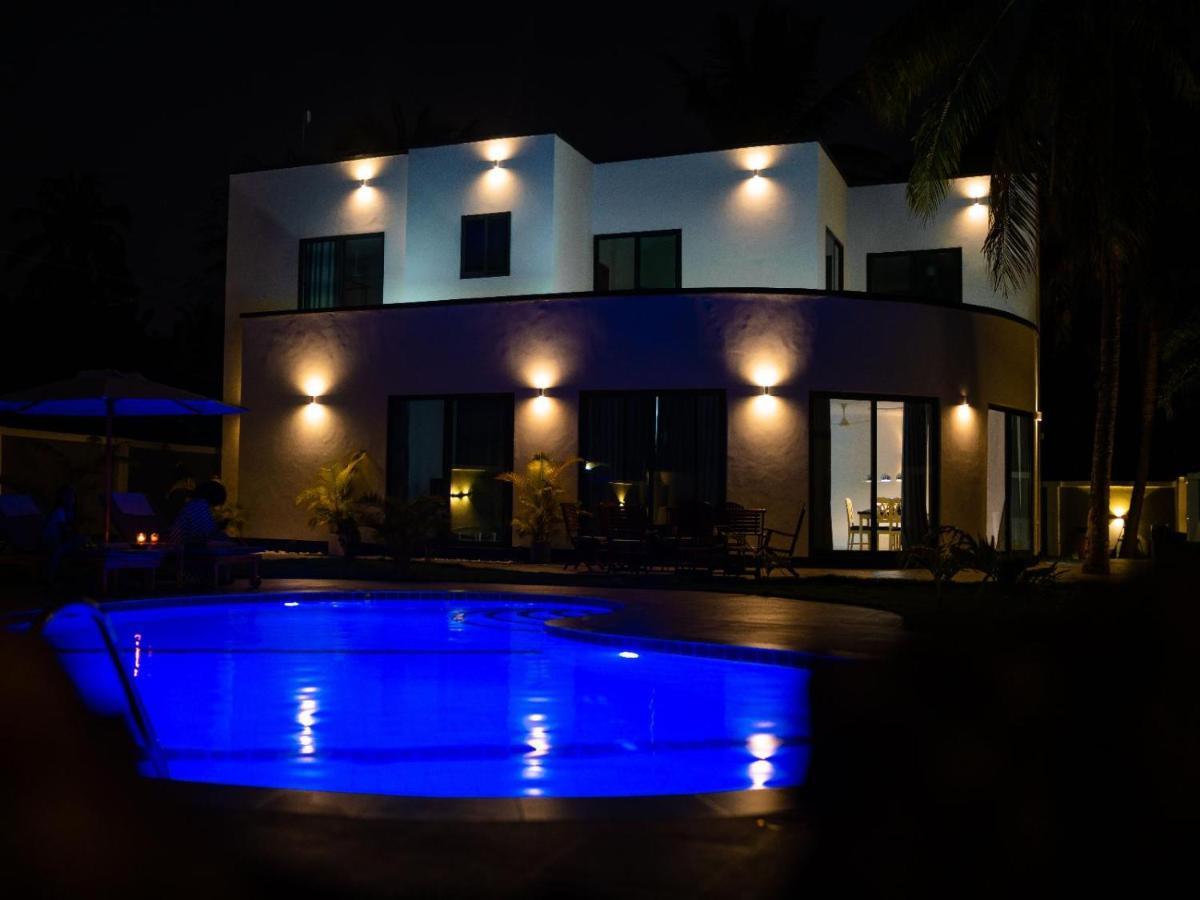 Homeland Bro Dar es Salaam Buitenkant foto